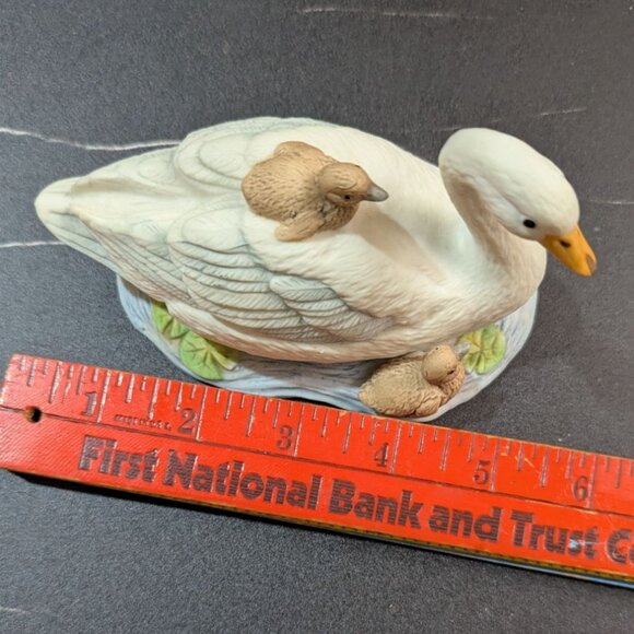 Vintage Homco Porcelain Swan Figurine With Ducklings Taiwan Collectible 1987 - Picture 9 of 9